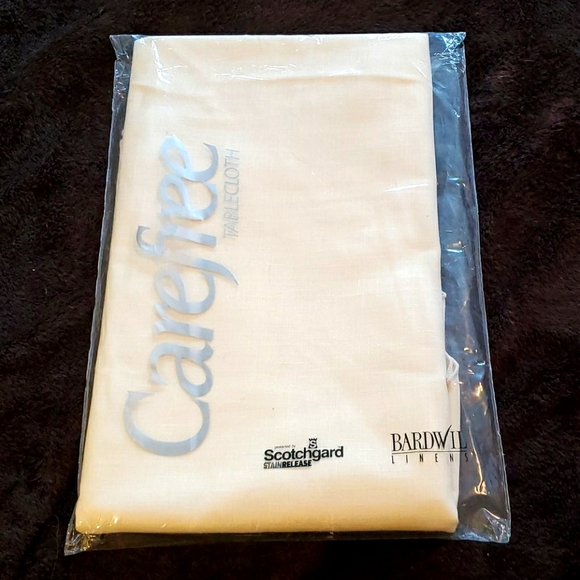 Carefree chic crisp tablecloth ivory 60"×84" NEW - Picture 1 of 4